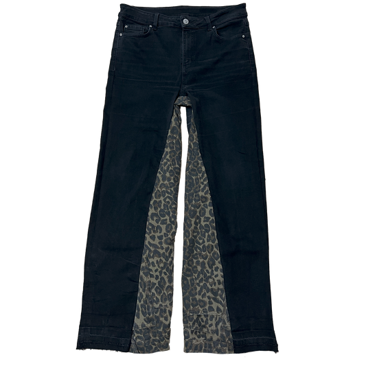 34W 32L - BLACK JAGUAR JEANS